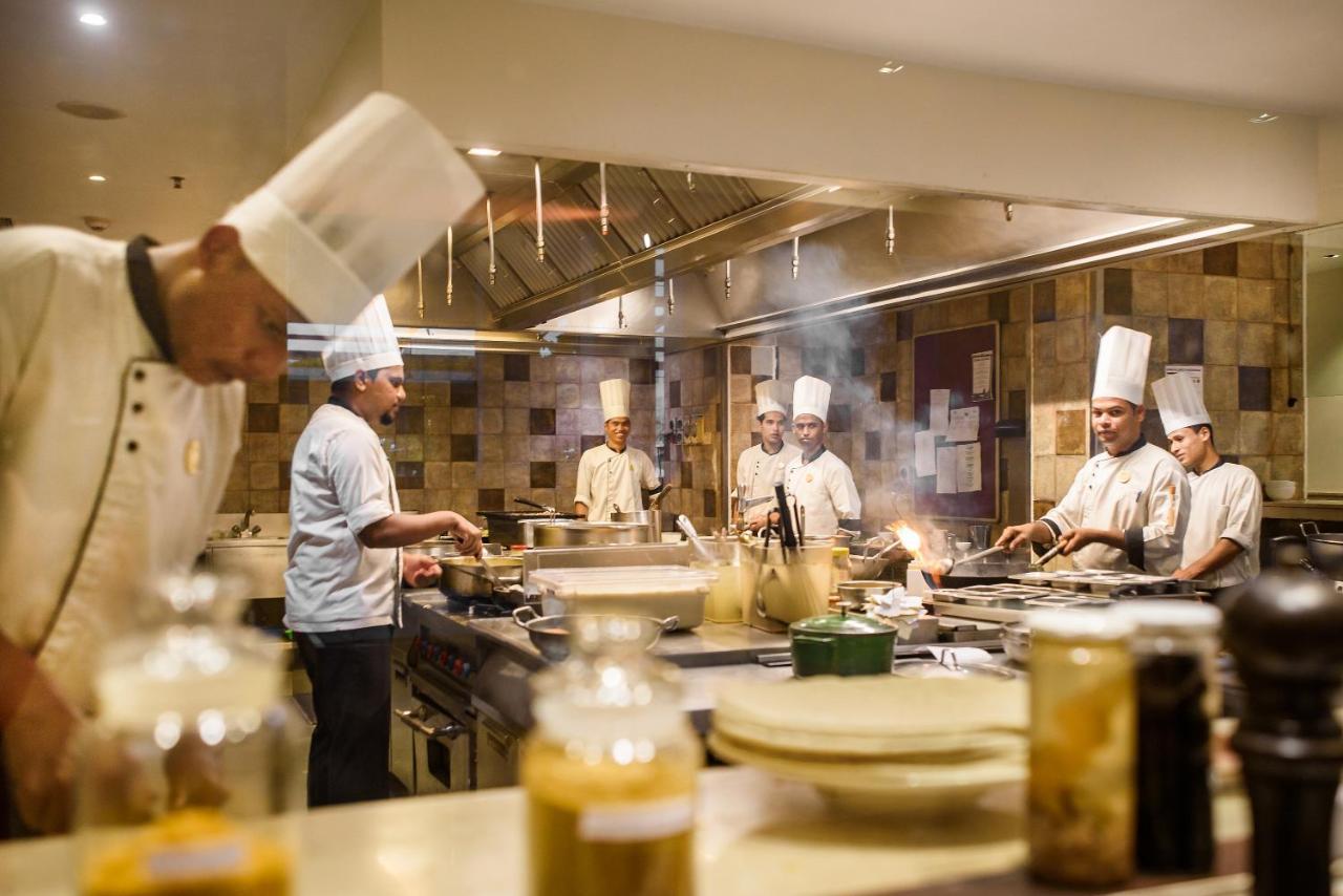 ノボテル ゴア リゾート&スパ アン アコーホテルズ ブランド カンドリム エクステリア 写真 A commercial kitchen