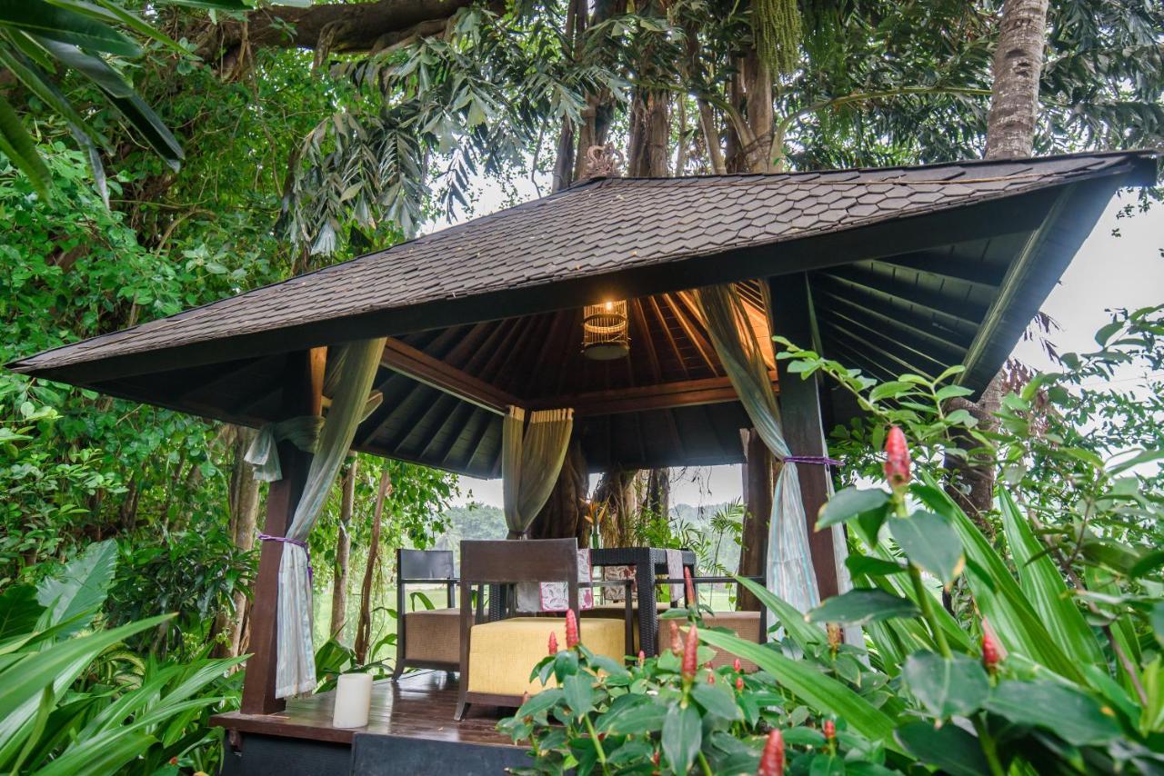 ノボテル ゴア リゾート&スパ アン アコーホテルズ ブランド カンドリム エクステリア 写真 A gazebo in the resort