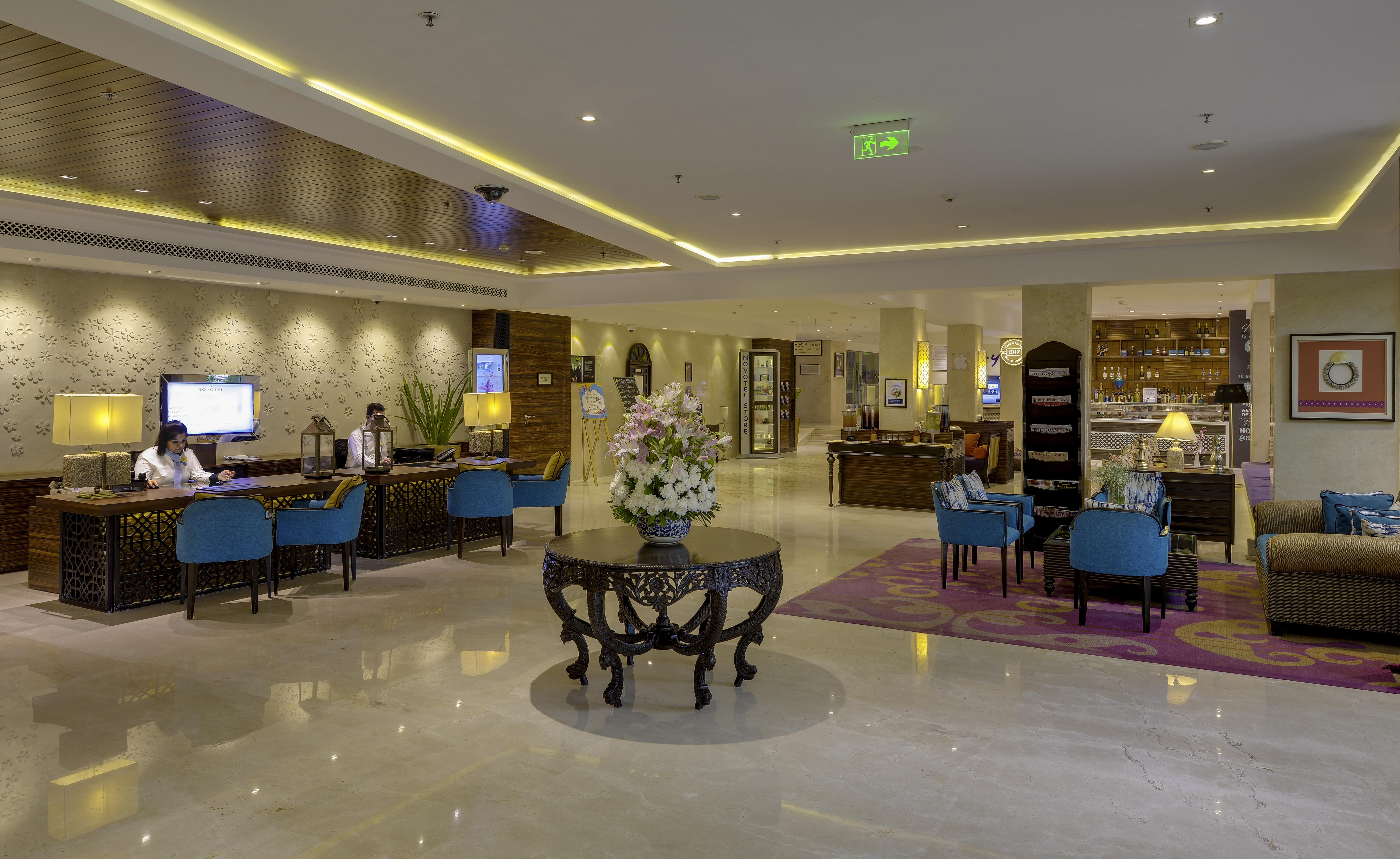 ノボテル ゴア リゾート&スパ アン アコーホテルズ ブランド カンドリム エクステリア 写真 The lobby of the hotel